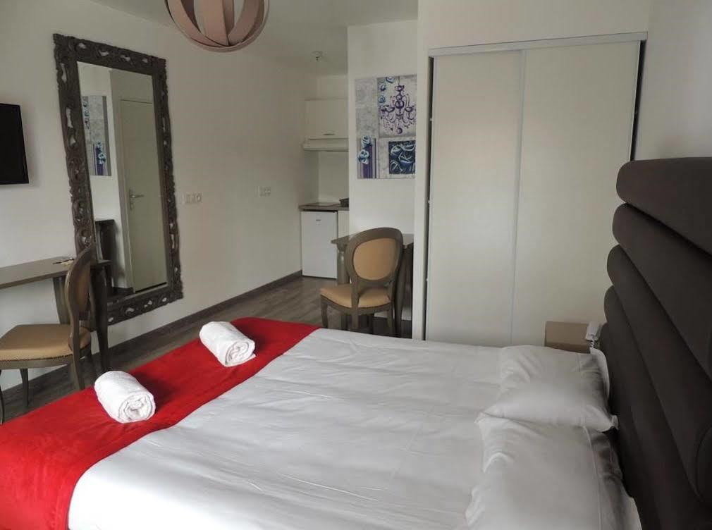 Hotel Bel Azur Six-Fours-les-Plages Ngoại thất bức ảnh